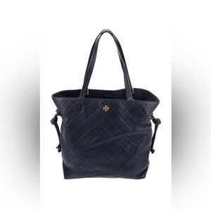 Chic navy Tory Burch tote with quilted design. In beautiful condition